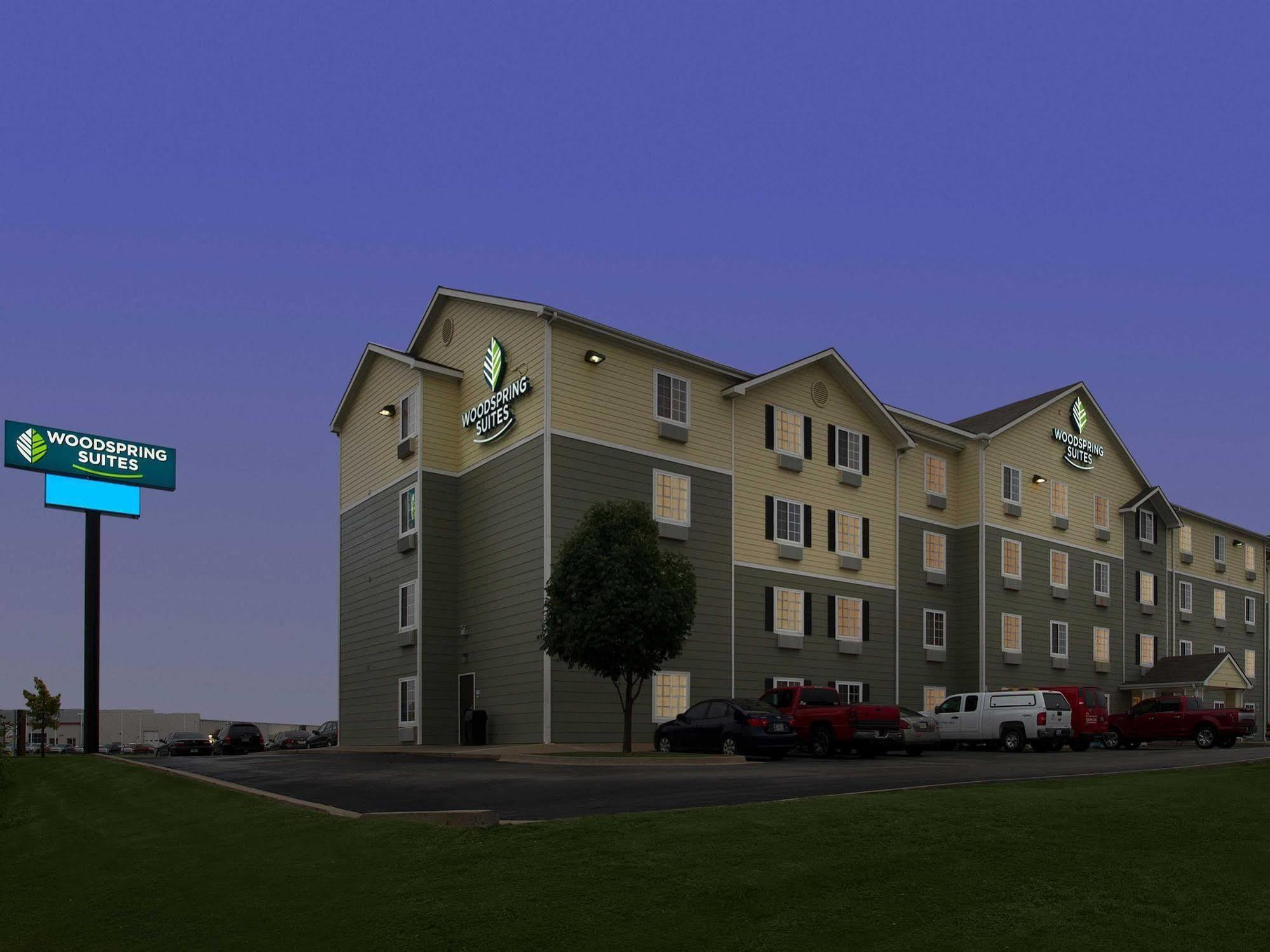 Woodspring Suites Tulsa Exterior foto